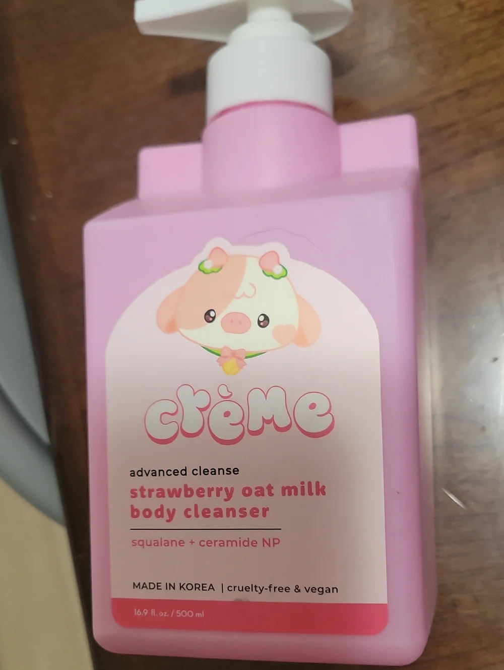 Creme shop strawberry oat milk body cleanser